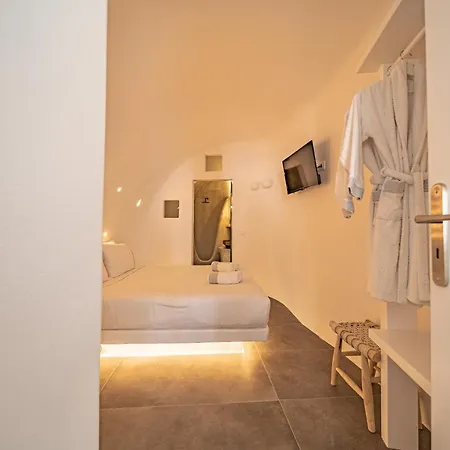 Eternity Santorini فندق 2*